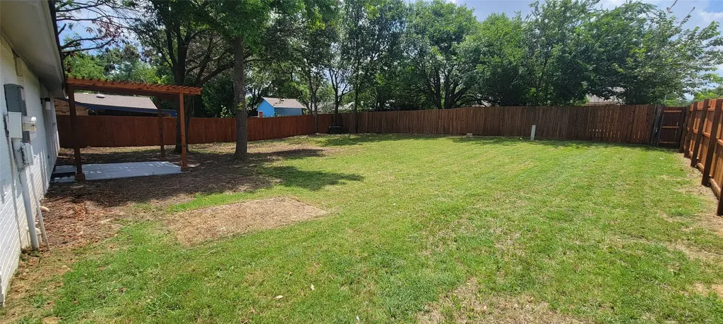 2700 Ozark Drive Arlington TX 76014