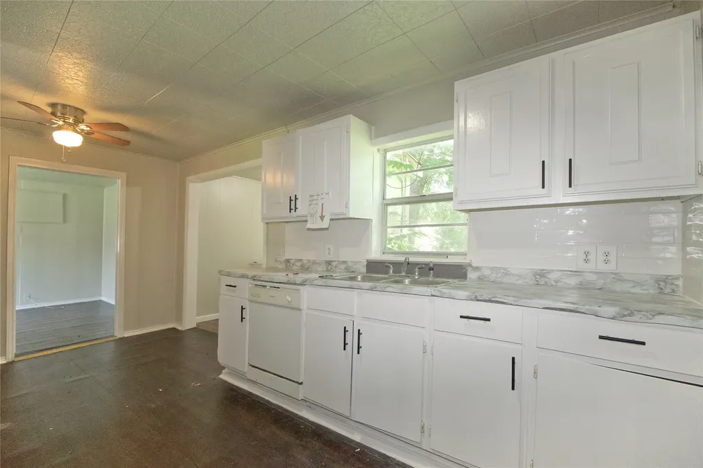 901 N Howeth Gainesville TX 76240