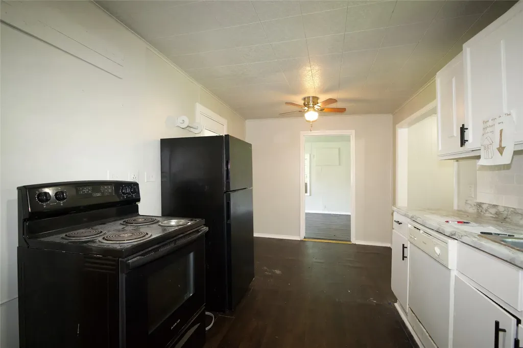 901 N Howeth Gainesville TX 76240