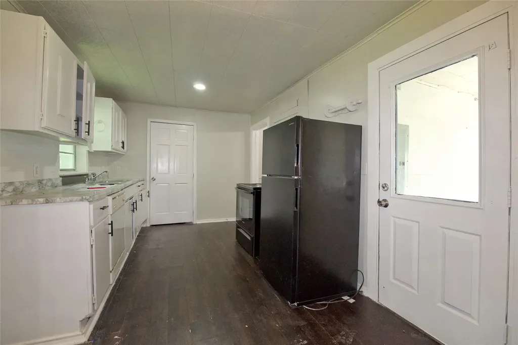 901 N Howeth Gainesville TX 76240