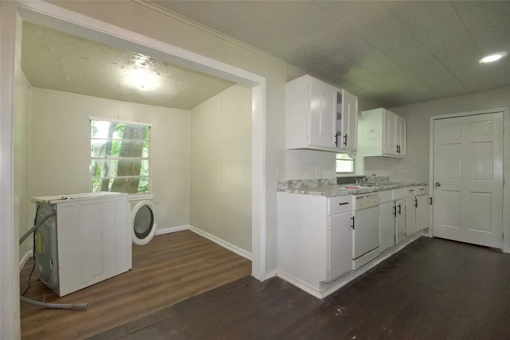 901 N Howeth Gainesville TX 76240