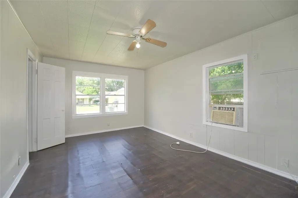 901 N Howeth Gainesville TX 76240