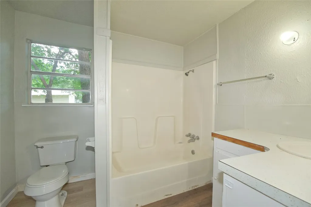 901 N Howeth Gainesville TX 76240
