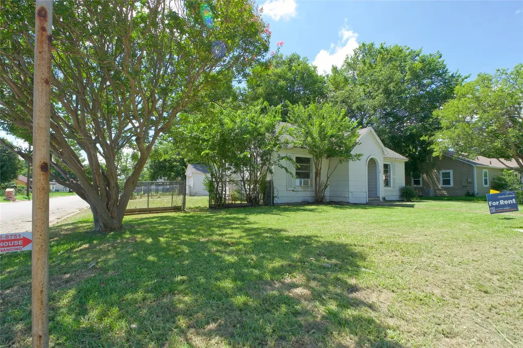 901 N Howeth Gainesville TX 76240