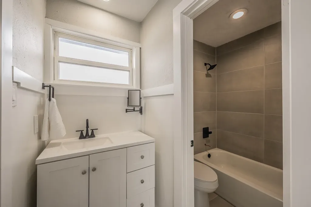 717 Cain Street Lake Dallas TX 75065
