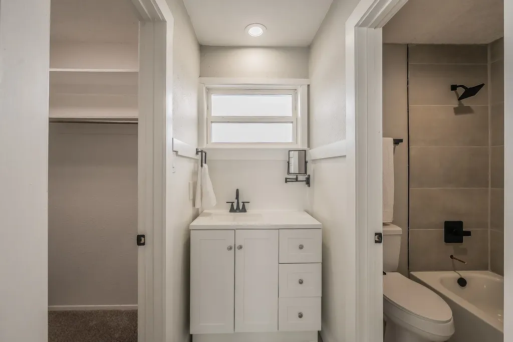 717 Cain Street Lake Dallas TX 75065