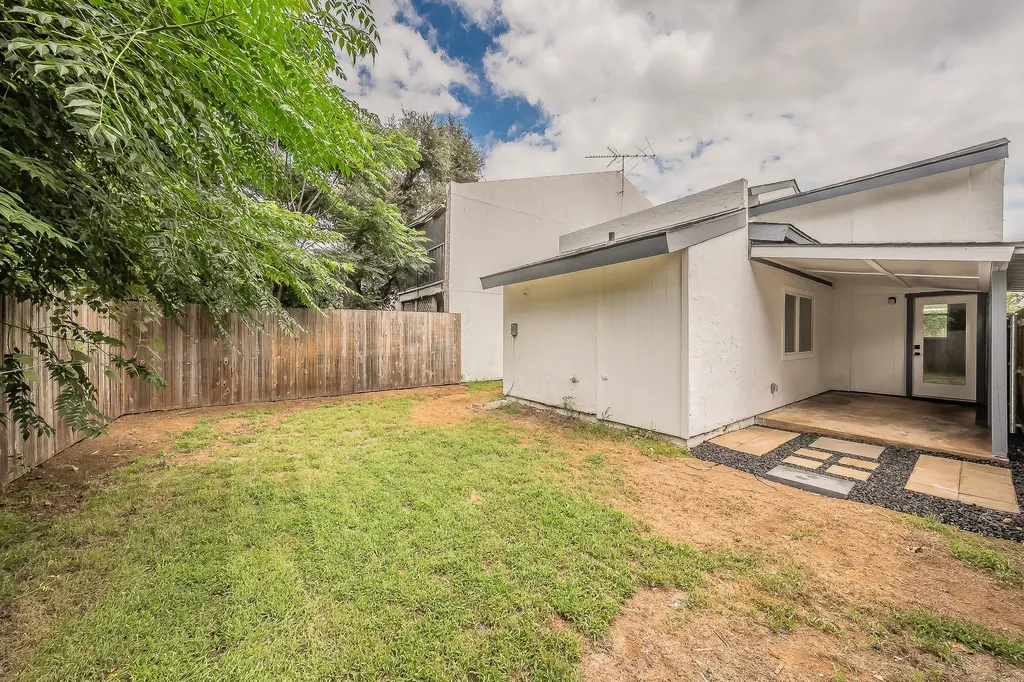 717 Cain Street Lake Dallas TX 75065