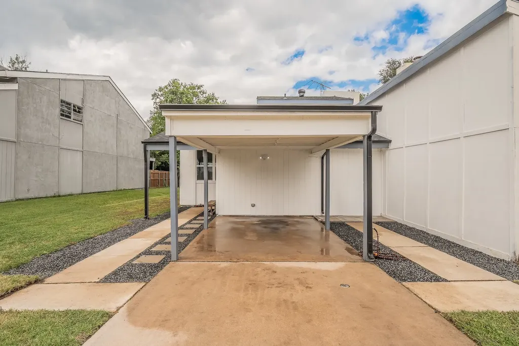 717 Cain Street Lake Dallas TX 75065