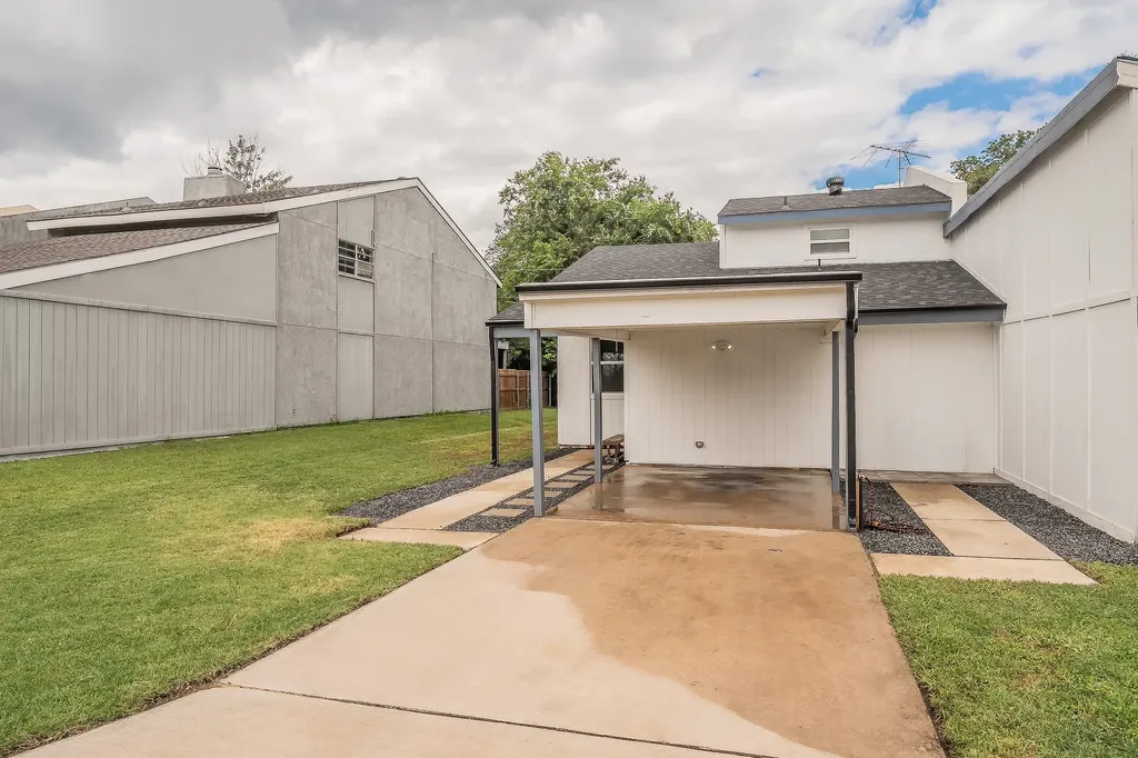 717 Cain Street Lake Dallas TX 75065