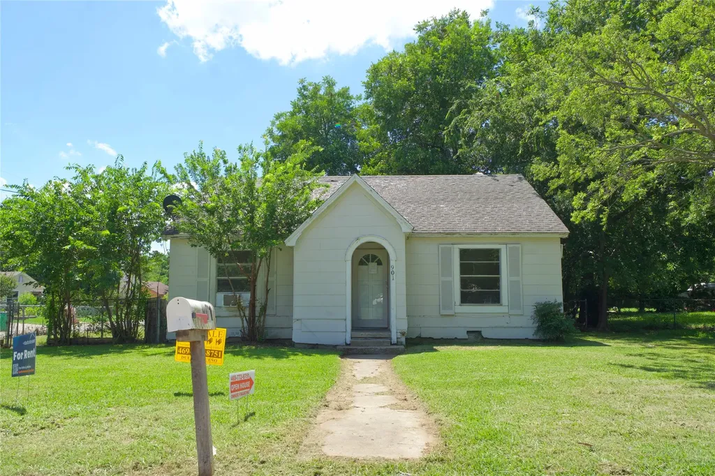 901 N Howeth Gainesville TX 76240