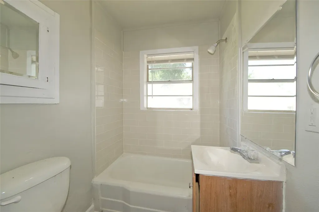 901 N Howeth Gainesville TX 76240