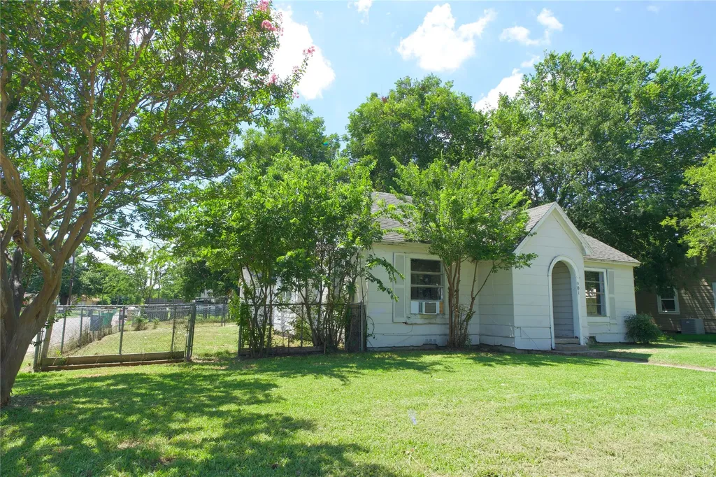 901 N Howeth Gainesville TX 76240