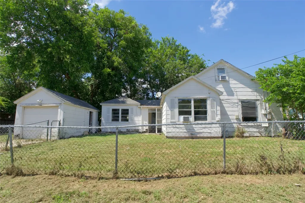 901 N Howeth Gainesville TX 76240
