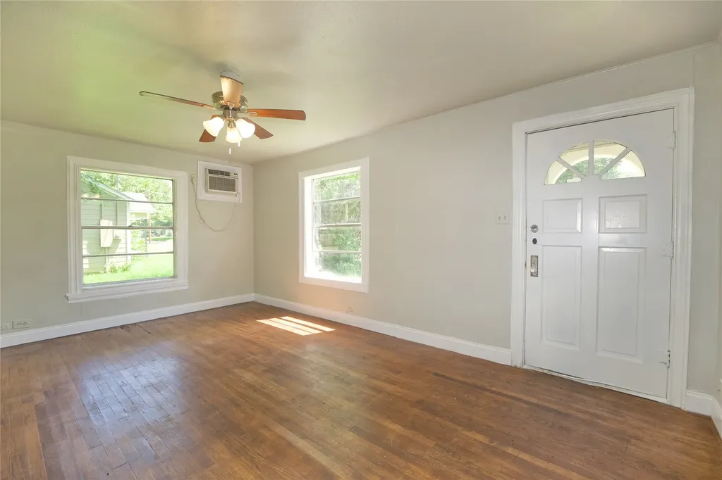 901 N Howeth Gainesville TX 76240