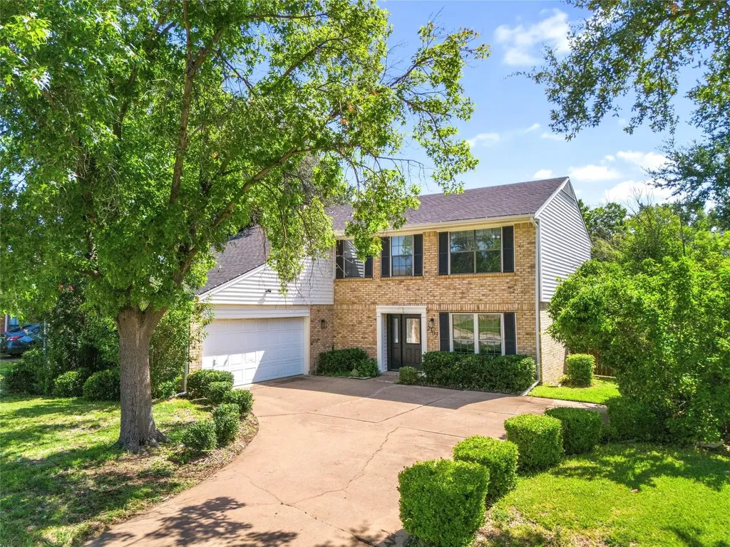 2303 Fall River Drive Arlington TX 76006