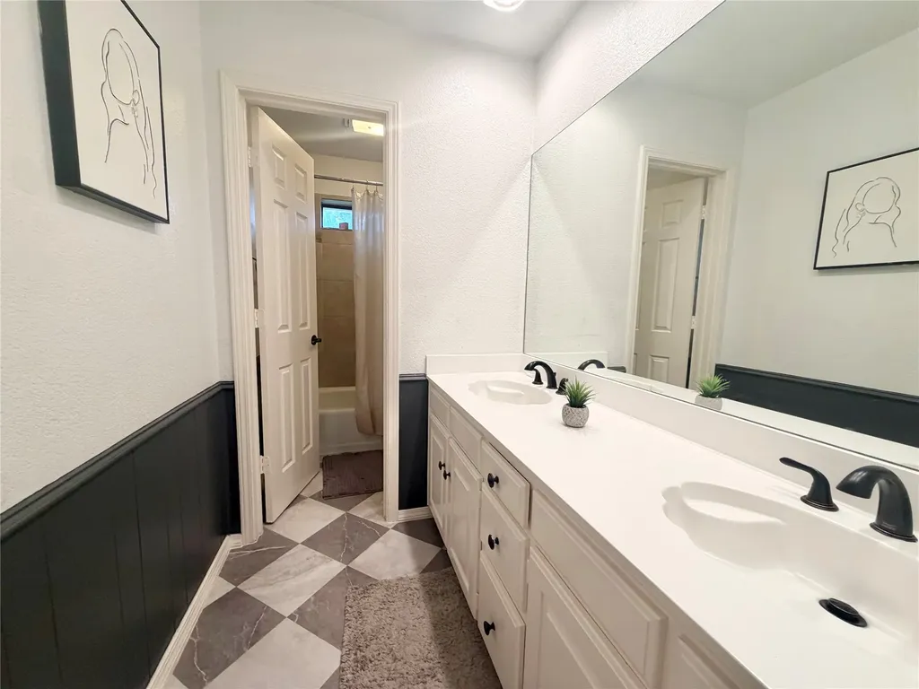 2303 Fall River Drive Arlington TX 76006