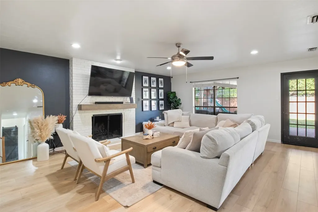 2303 Fall River Drive Arlington TX 76006
