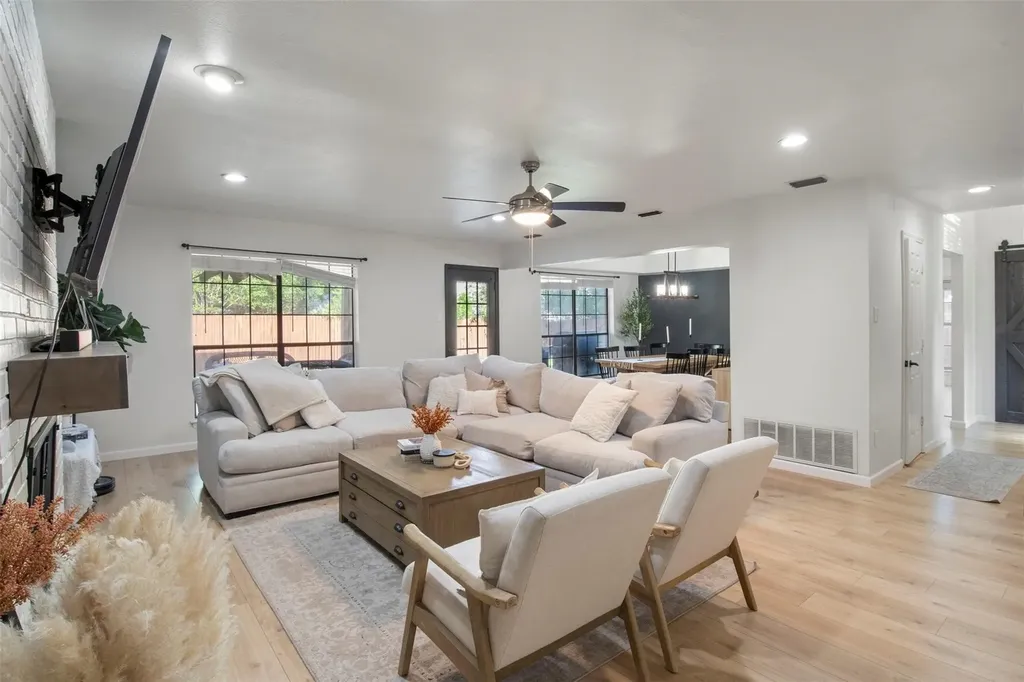 2303 Fall River Drive Arlington TX 76006