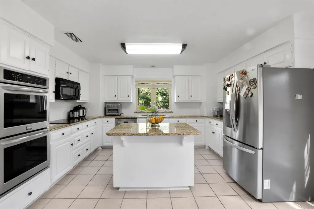 2303 Fall River Drive Arlington TX 76006