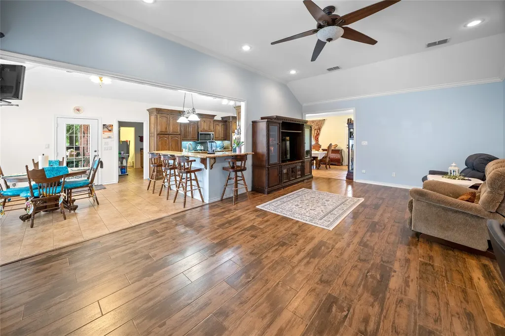 14226 County Road 434 Lindale TX 75771