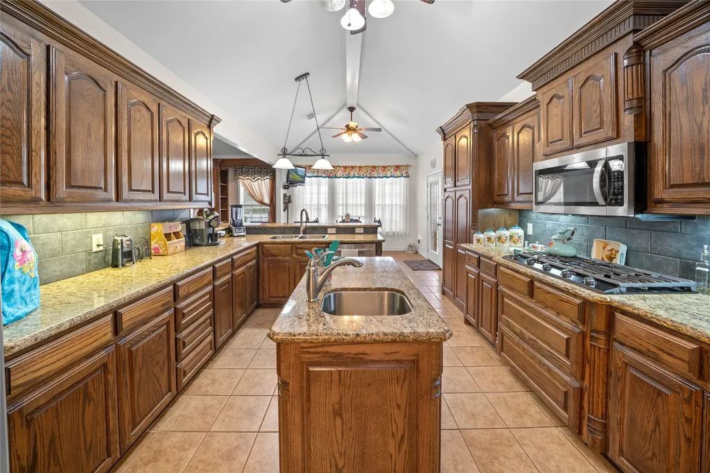 14226 County Road 434 Lindale TX 75771