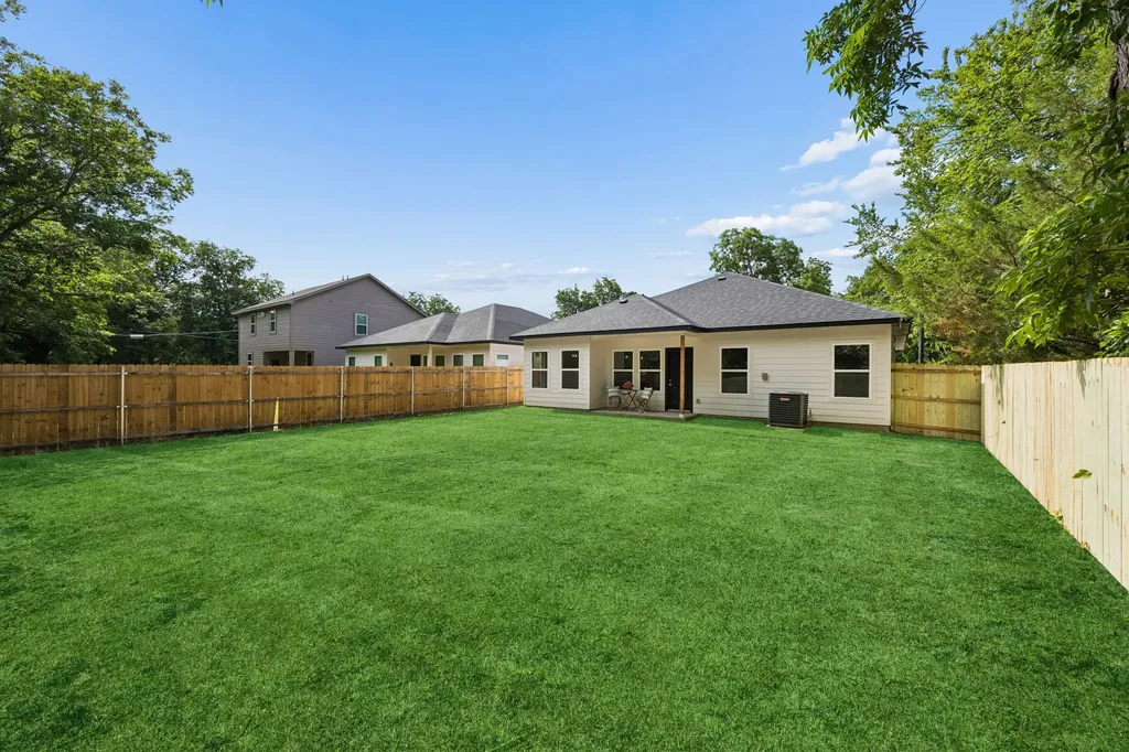 2810 Gillespie Street Greenville TX 75401