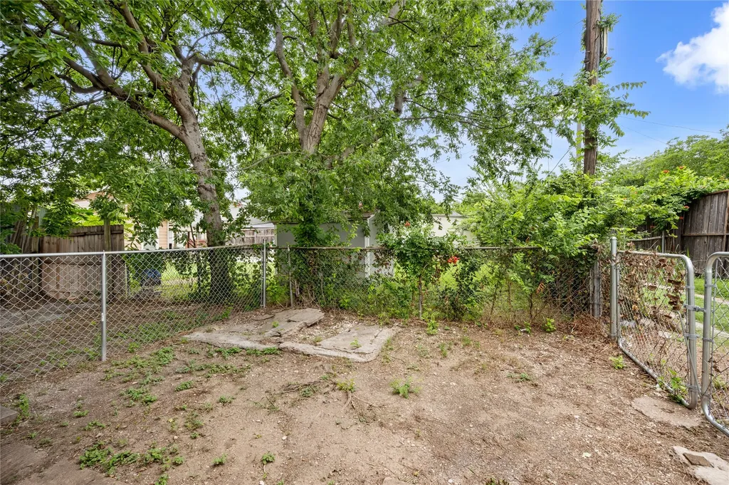 1815 W Brooklyn Avenue Dallas TX 75208