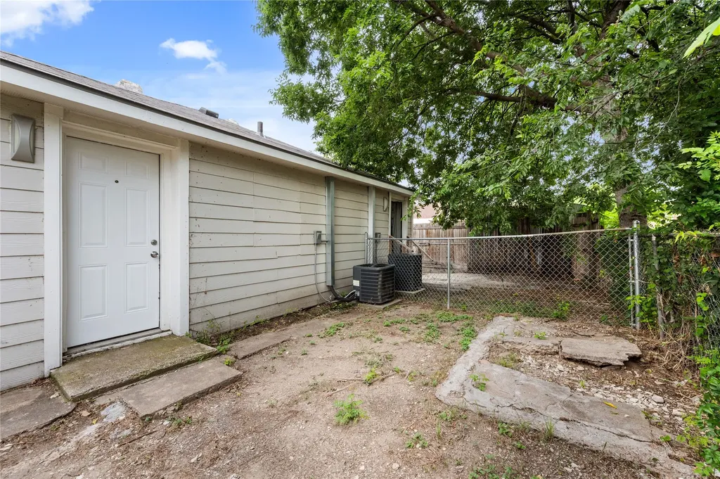 1815 W Brooklyn Avenue Dallas TX 75208