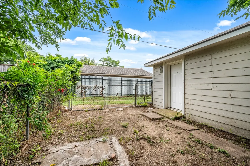 1815 W Brooklyn Avenue Dallas TX 75208