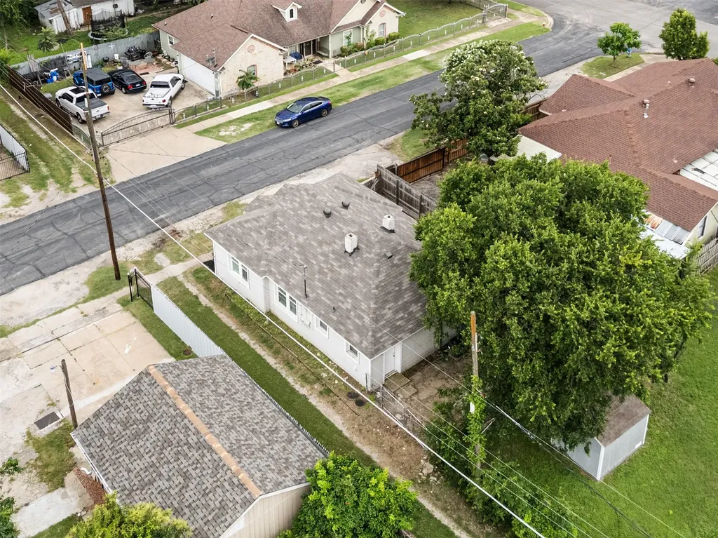 1815 W Brooklyn Avenue Dallas TX 75208