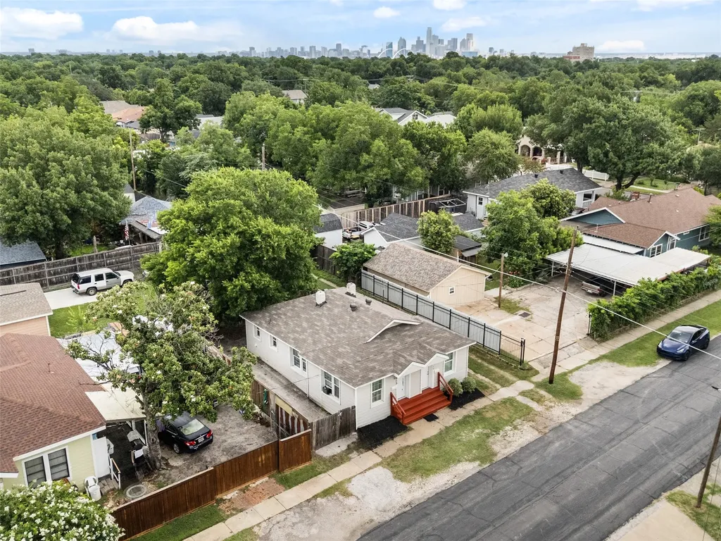1815 W Brooklyn Avenue Dallas TX 75208