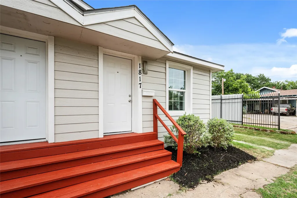 1815 W Brooklyn Avenue Dallas TX 75208