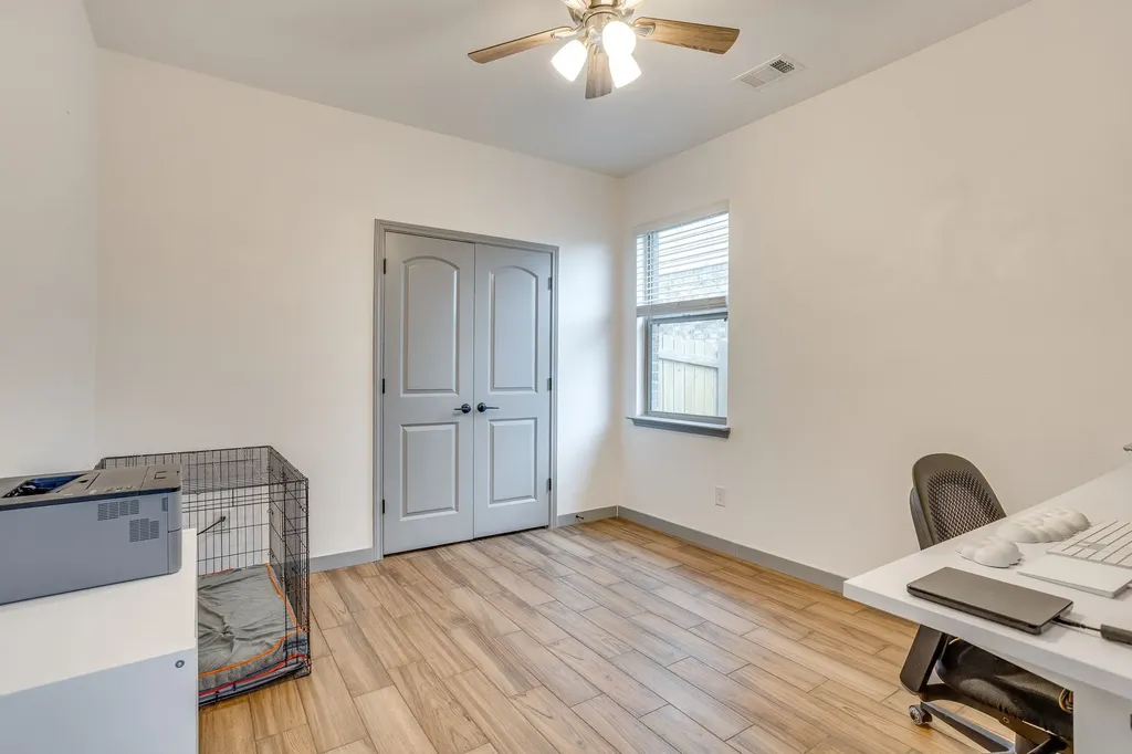7529 Pleasant Oaks Street Fort Worth TX 76120