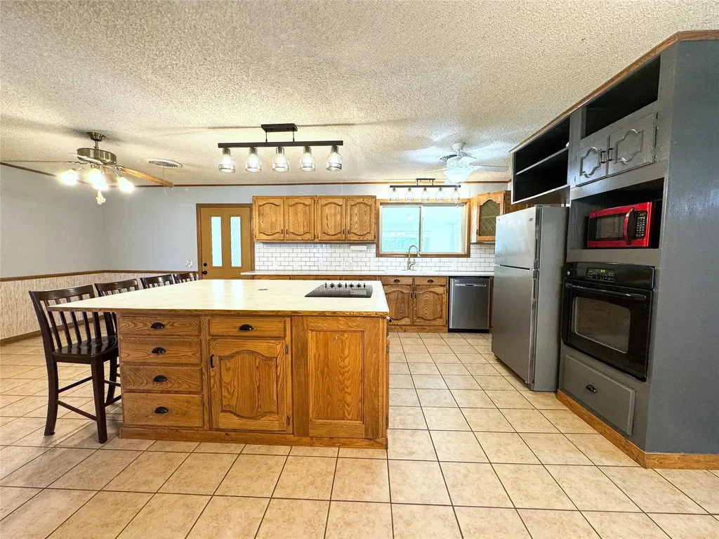 103 5th Street Rule TX 79547