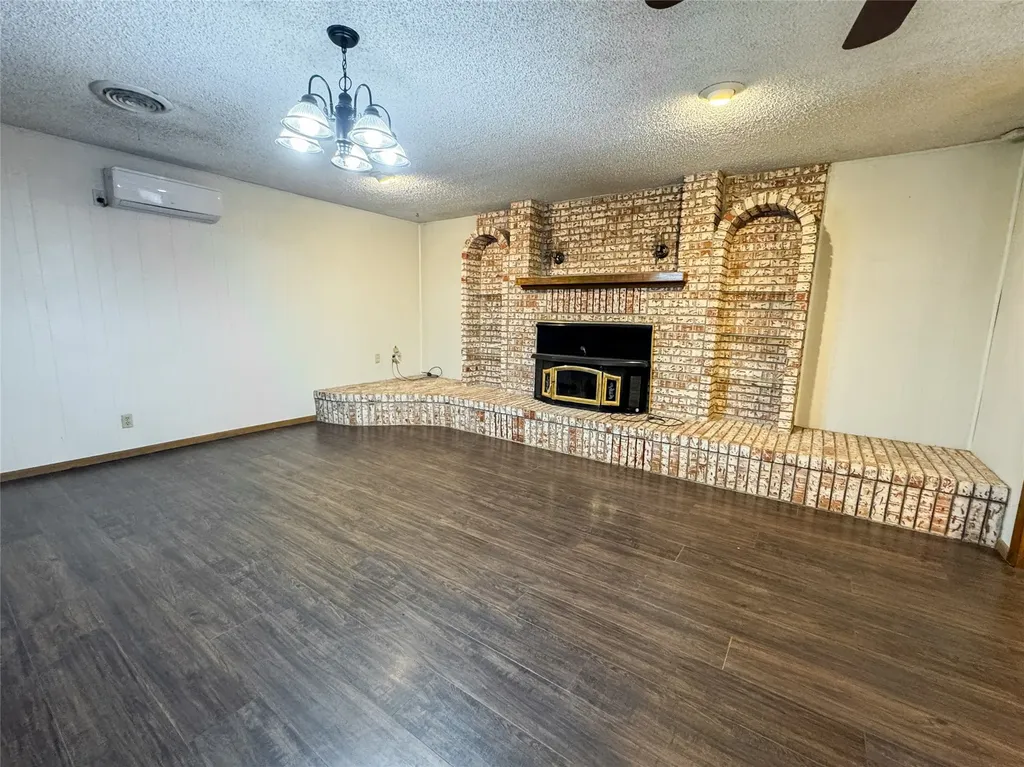 103 5th Street Rule TX 79547