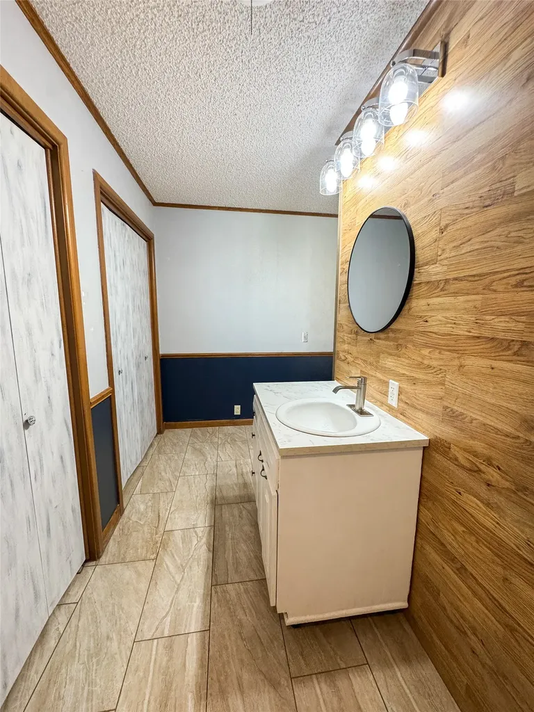103 5th Street Rule TX 79547