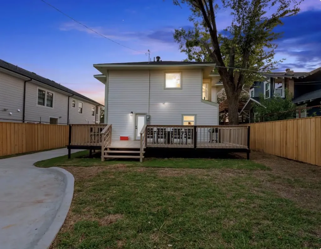 1143 Kings Highway Dallas TX 75208