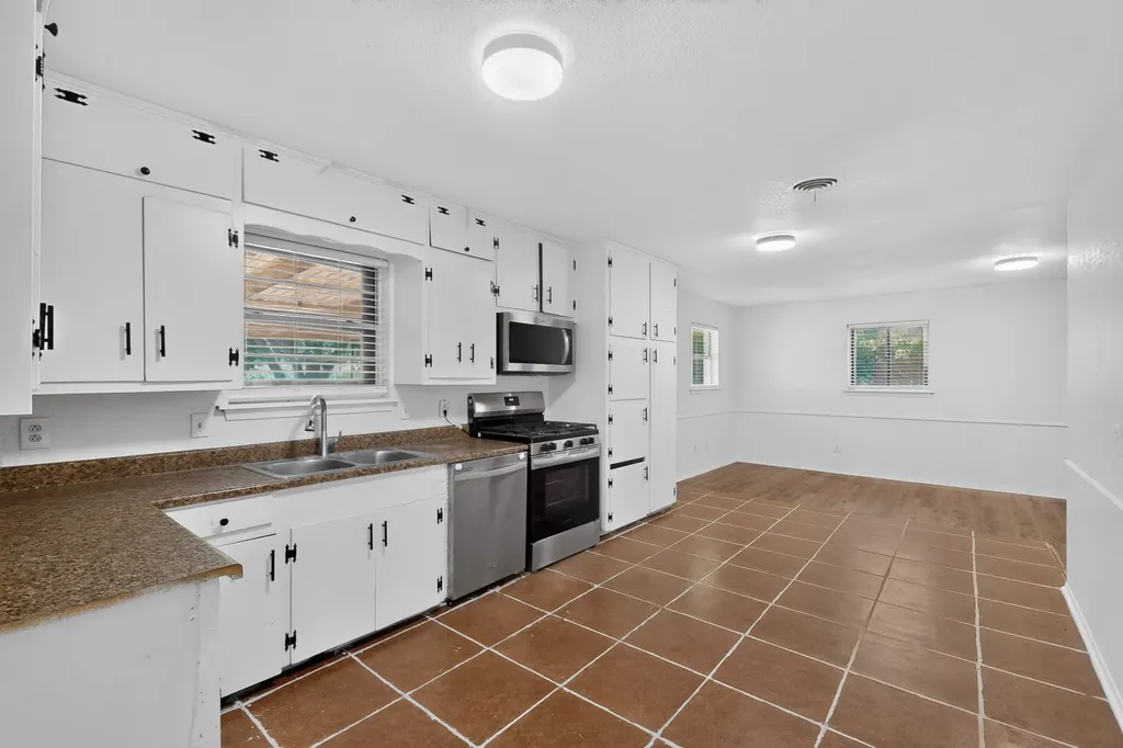 8636 Greenmound Avenue Dallas TX 75227