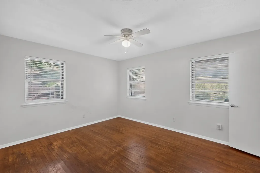 8636 Greenmound Avenue Dallas TX 75227