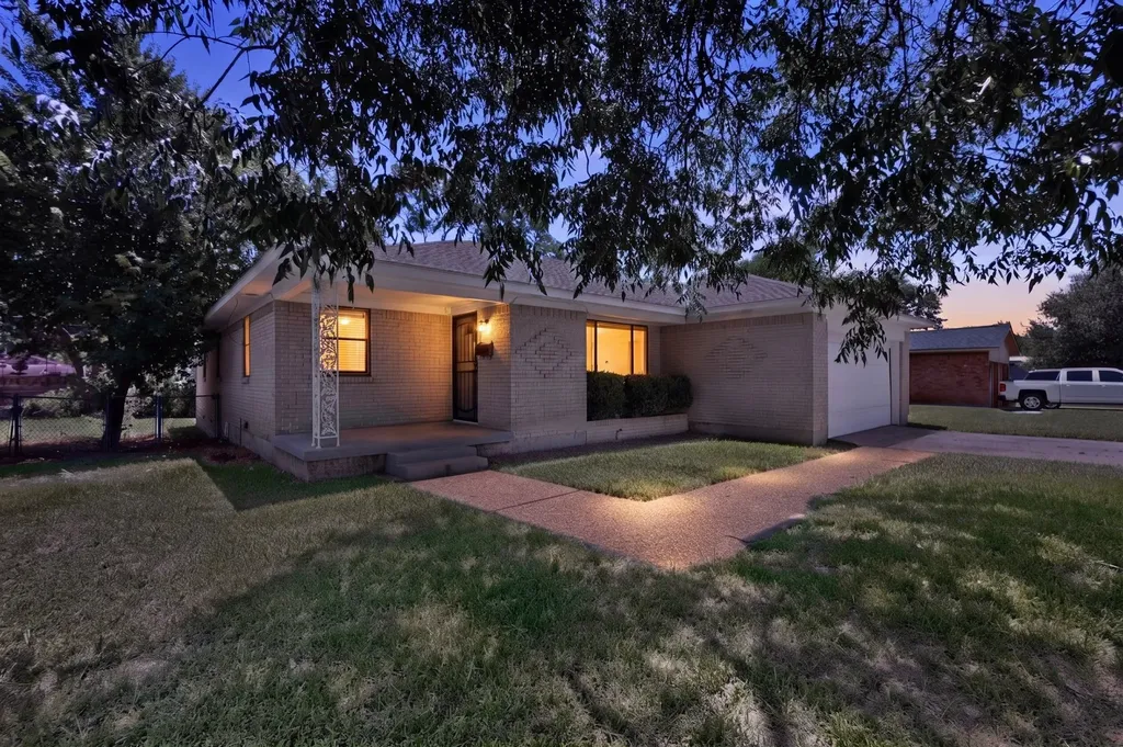 8636 Greenmound Avenue Dallas TX 75227