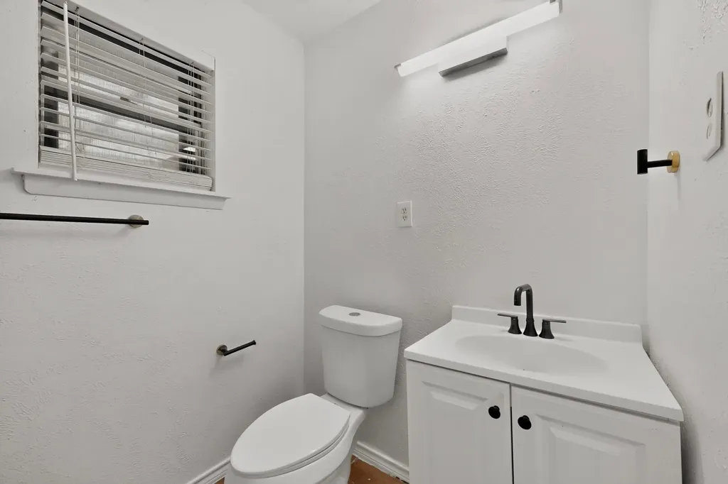 8636 Greenmound Avenue Dallas TX 75227