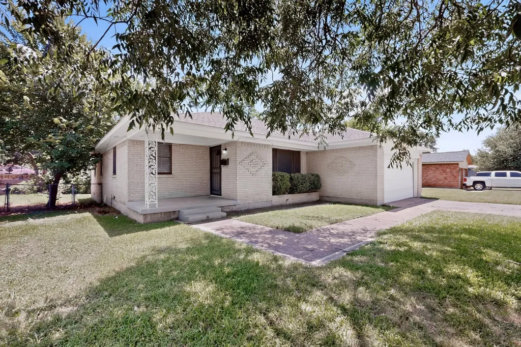 8636 Greenmound Avenue Dallas TX 75227
