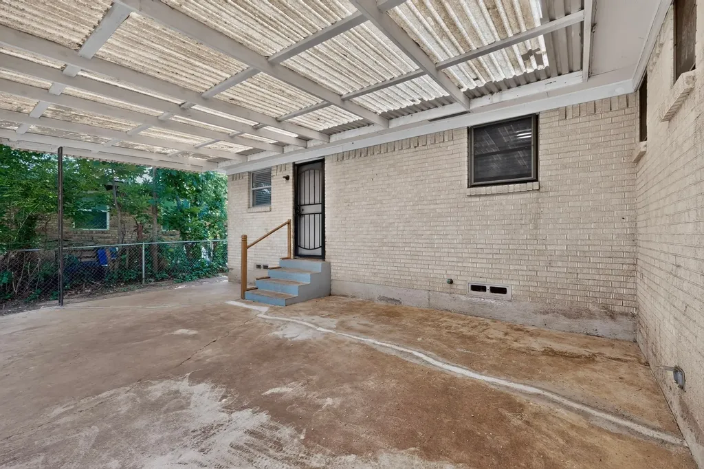 8636 Greenmound Avenue Dallas TX 75227