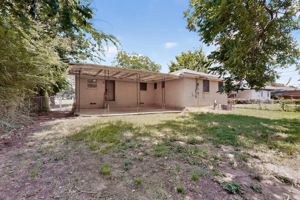 8636 Greenmound Avenue Dallas TX 75227