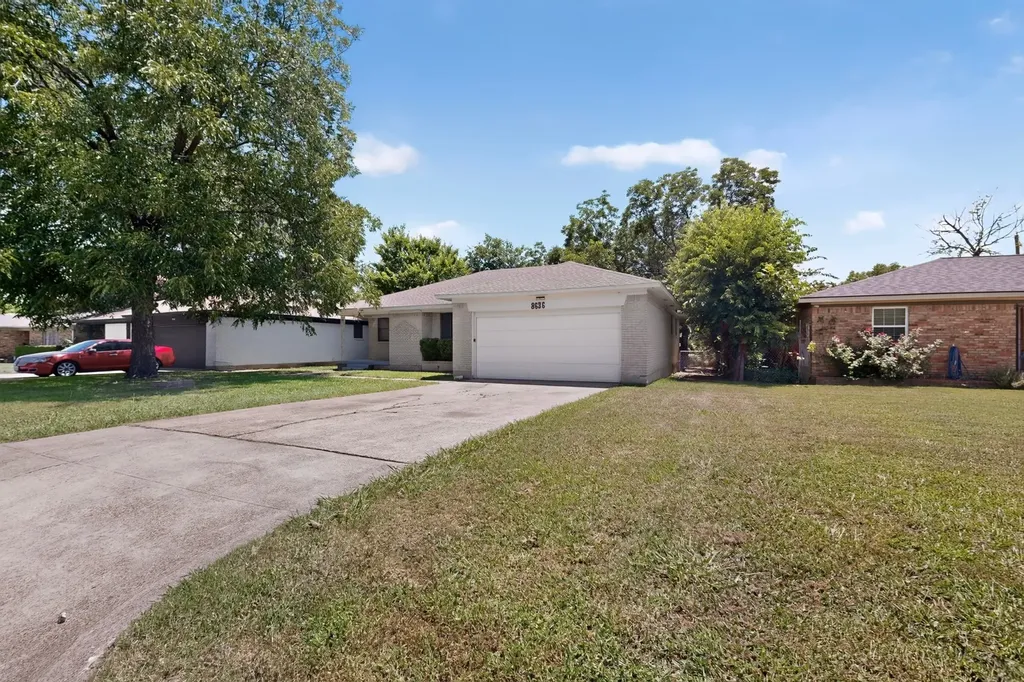 8636 Greenmound Avenue Dallas TX 75227