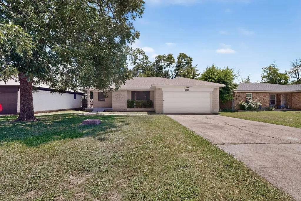8636 Greenmound Avenue Dallas TX 75227