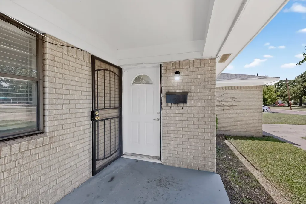 8636 Greenmound Avenue Dallas TX 75227