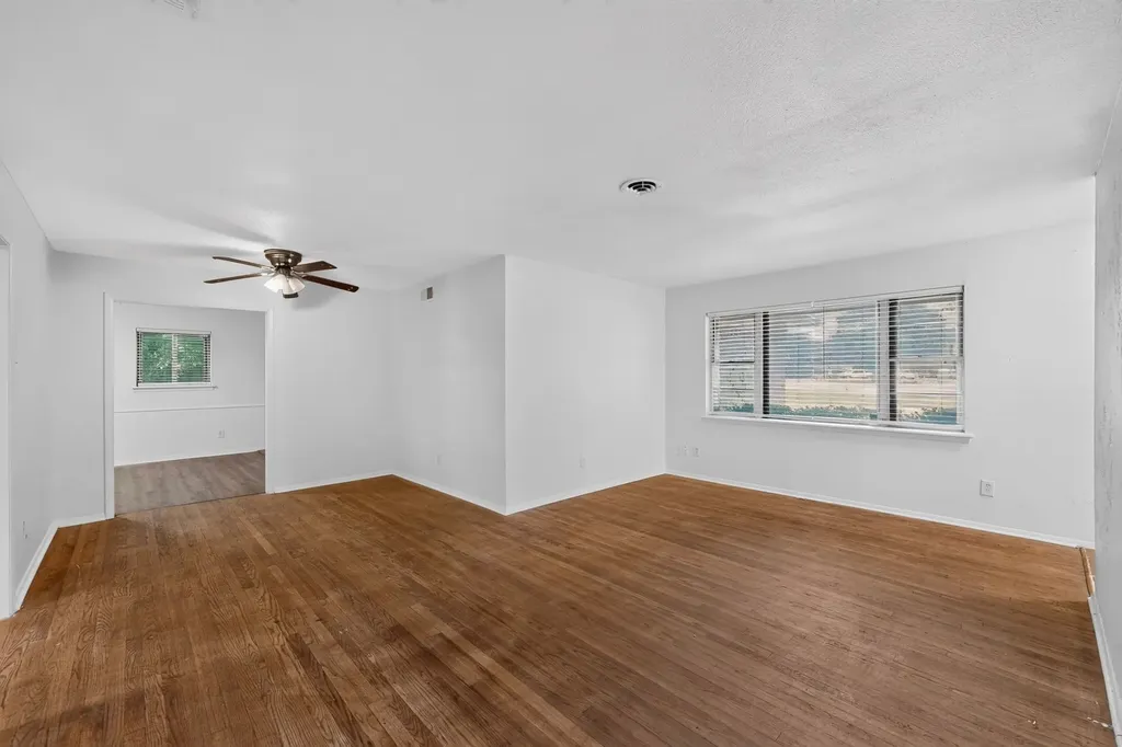 8636 Greenmound Avenue Dallas TX 75227