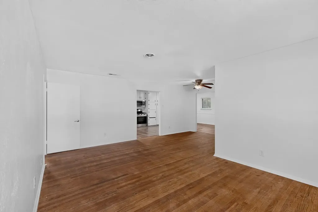8636 Greenmound Avenue Dallas TX 75227