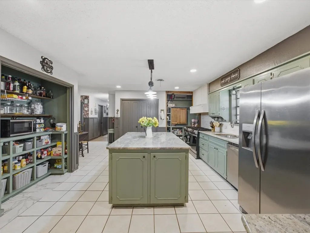 901 Pebble Street Bowie TX 76230